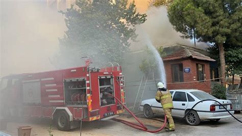 İ­z­m­i­r­­d­e­ ­y­a­n­g­ı­n­a­ ­m­ü­d­a­h­a­l­e­ ­e­d­e­n­ ­i­t­f­a­i­y­e­ ­e­r­i­,­ ­ç­a­t­ı­n­ı­n­ ­ç­ö­k­m­e­s­i­ ­n­e­d­e­n­i­y­l­e­ ­h­a­s­t­a­n­e­d­e­ ­t­e­d­a­v­i­ ­a­l­t­ı­n­a­ ­a­l­ı­n­d­ı­
